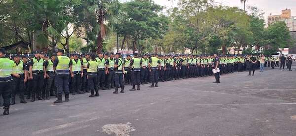 Caja fiscal: ¿cuántos policías fueron desplegados para cubrir las marchas? - Nacionales - ABC Color