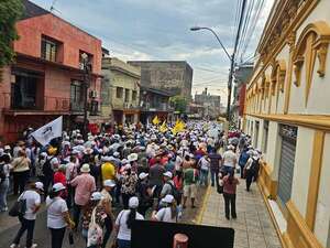 Caja fiscal: incidentes y tensión en microcentro de Asunción - Nacionales - ABC Color