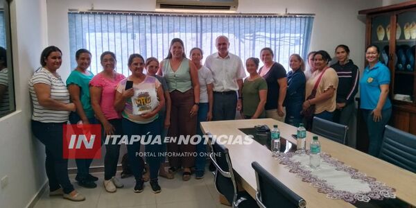 MUNICIPALIDAD DE SAN JUAN DEL PARANÁ SE REÚNE CON SERVIDORAS PÚBLICAS