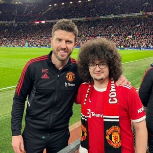 Hincha del Manchester United está a una victoria de cumplir su insólita promesa