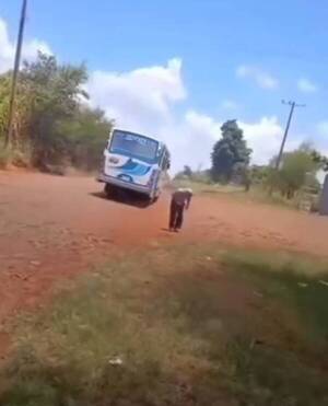 Rajan a chofer que se negó llevar a abuelito