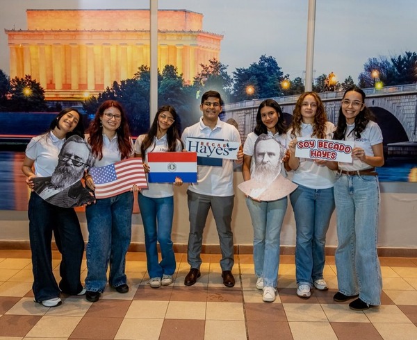 Becas Hayes 2026: universitarios de cuatro departamentos podrán estudiar inglés online - ADN Digital