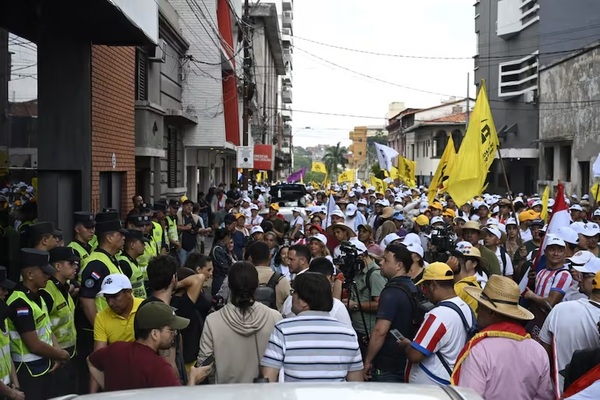 Senado pospone reformas de la Caja Fiscal y la Caja Parlamentaria para marzo ante protestas docentes