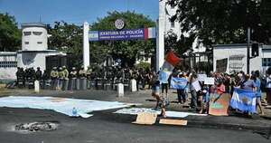 La Nación / Sancionan a policías en el norte de Argentina tras protesta por aumento salarial