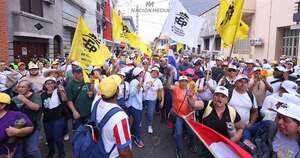 La Nación / Diferencias entre gremios docentes ponen en duda inicio de clases