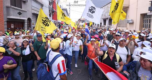 La Nación / Diferencias entre gremios docentes ponen en duda inicio de clases