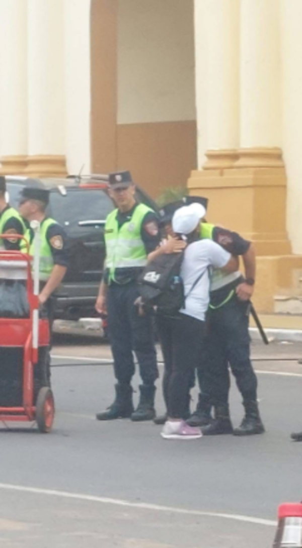 Una Docente salió a luchar por su futuro y el de sus hijos, y se encontró con su mayor orgullo