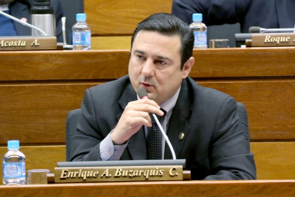 Buzarquis propone un sistema universal de jubilación y celebra postergación de la Caja Fiscal