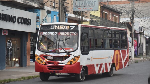 Video: Indignan buses chatarras y mal servicio en San Lorenzo
