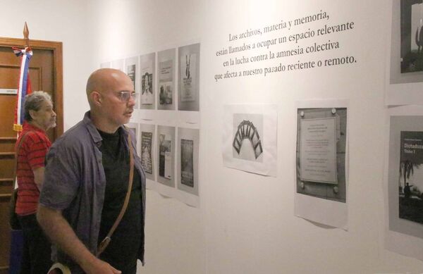 "Contra el olvido", apertura de la Muestra "Contra el olvido" en conmemoración de los 50 años de la gran represión a la OPM