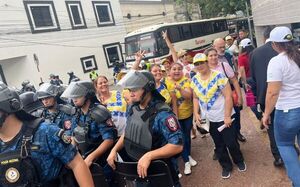 Docentes celebran postergación de reforma de la Caja Fiscal •