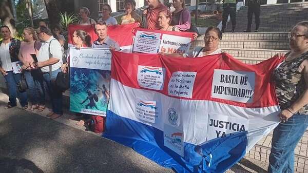 Víctimas de la “mafia de los pagarés” califican de insulto el informe de la Corte - Nacionales - ABC Color