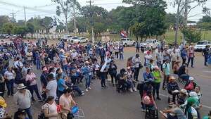 Docentes celebran la postergación de la reforma de la Caja Fiscal, pero advierten que seguirán en alerta - Nacionales - ABC Color