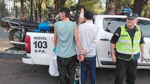 Simulaban ser deliveries y robaban motos: dos detenidos tras persecución - Policiales - ABC Color
