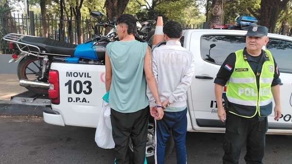 Simulaban ser deliveries y robaban motos: dos detenidos tras persecución - Policiales - ABC Color