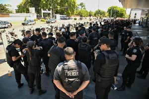 Policías sancionados en Argentina tras protesta en Rosario