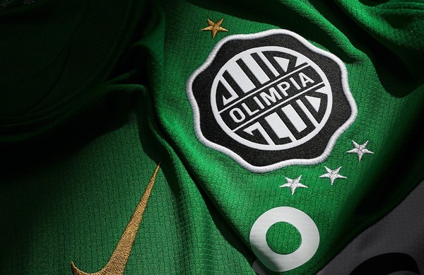Olimpia exhibe su tercera camiseta