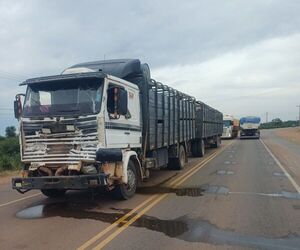 Choque entre dos camiones dejó importantes daños materiales en zona del puente Nanawa - Concepción al Día