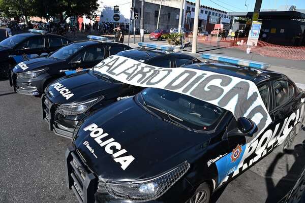 Rebelión policial en Argentina por reclamos salariales y de atención a salud mental  - Mundo - ABC Color