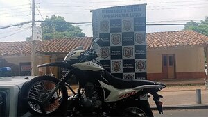 Operativo cerrojo en Asunción recupera moto robada