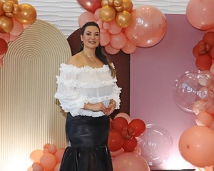 Popular / Dra. Di Paola Moura: 10 años creando belleza con propósito