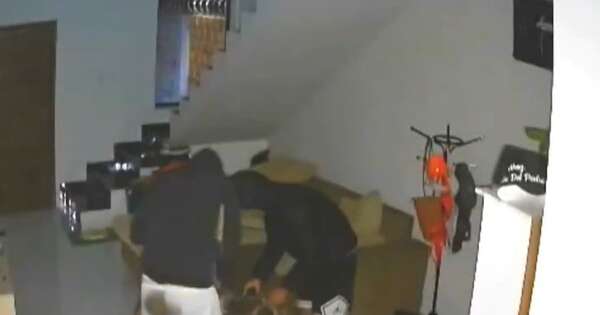 La Nación / Delincuentes ingresan a vivienda de una mujer y la obligaron a transferir dinero