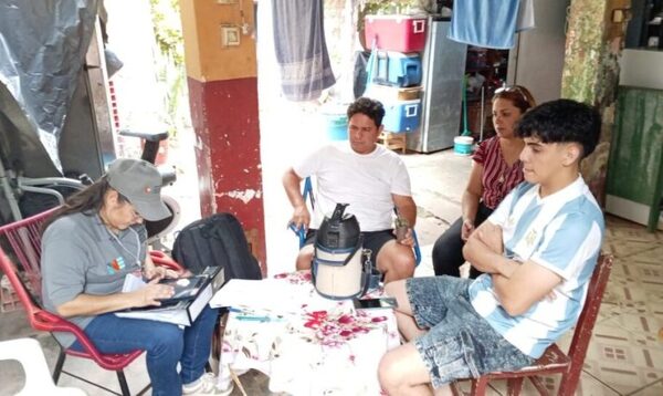 Censistas del INE visitan a postulantes a becas del Gobierno de Asunción y Central