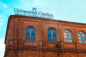 Universidad Católica lanza 150 medias becas para nuevos estudiantes este 2026 - Negocios - ABC Color