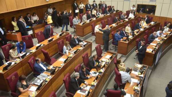 Samaniego dice que no se debe aprobar la reforma de la Caja Fiscal "a tambor batiente"