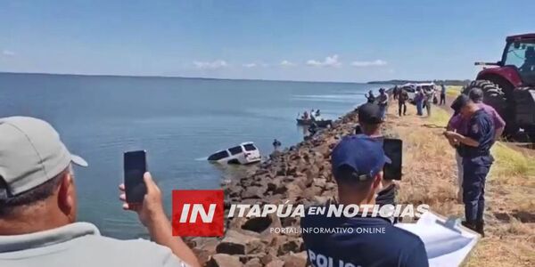 EXTRAEN CAMIONETA HURTADA DEL RÍO PARANÁ EN SAN COSME Y DAMIÁN
