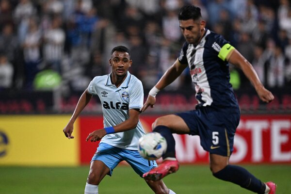 Alianza Lima anuncia salida de Carlos Zambrano tras denuncia por abuso sexual