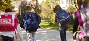 Ministerio de Salud advierte sobre el peso excesivo de las mochilas - trece