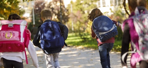 Ministerio de Salud advierte sobre el peso excesivo de las mochilas - trece