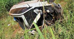 La Nación / Puente en mal estado en Ñacunday ocasiona vuelco de vehículo dejando dos fallecidos