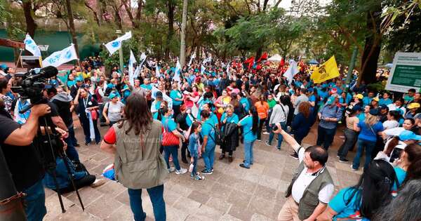 La Nación / Exministro de Salud critica marcha docente y advierte sobre riesgos para la salud