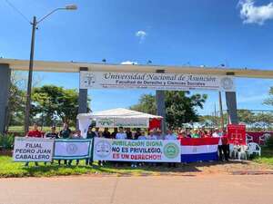 En PJC continúa la protesta de docentes de la UNA contra reforma de la Caja Fiscal - Nacionales - ABC Color