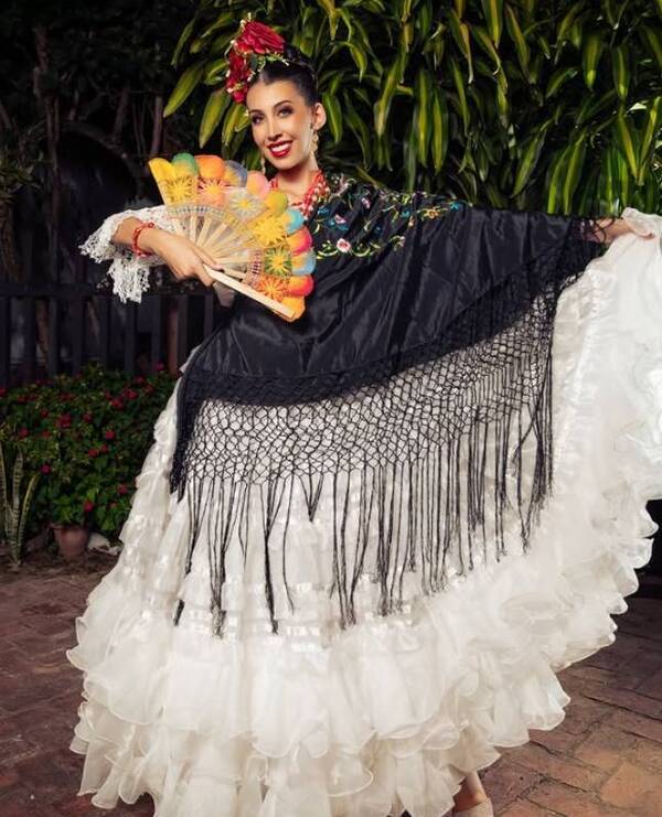 Ñande representante de Reina Hispanoamericana se presentó como una kuña paraguaya