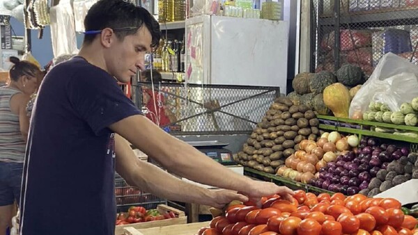 Importadores de tomate recurren al MIC para presionar por permisos