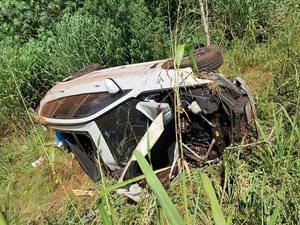 Comerciante encarnaceno vuelca con su vehículo en Ñacunday y dos de sus acompañantes mueren