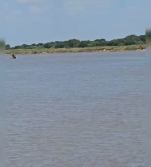 Rescatan a un hombre y buscan a otro desaparecido en el río Paraguay, en Lambaré