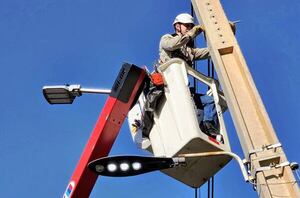 ANDE y Municipio modernizan iluminación de calles céntricas de Luque •
