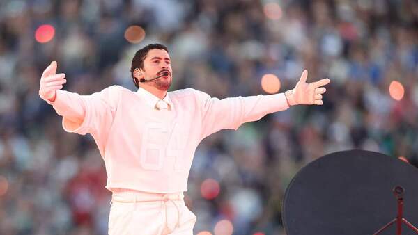 Bad Bunny exporta su sazón latina a China con DeBÍ TiRAR MáS FOToS