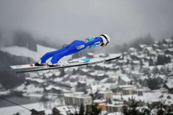 Milano-Cortina 2026: Finlandia echa a su entrenador de saltos de esquí por beber alcohol  - Polideportivo - ABC Color