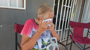 Abuela de 82 años denuncia a su nieta por vender su casa y dejarla en la calle en Concepción - Noticiero Paraguay