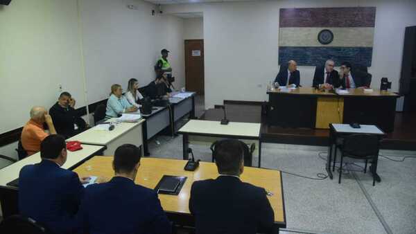 Histórica condena a ex policías stronistas: Penas son de 20 y 25 años con arresto domiciliario