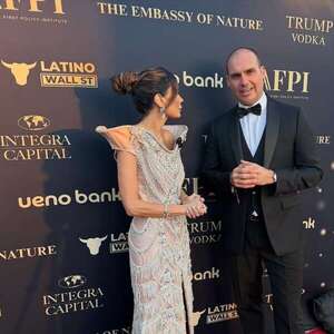 Llamativa presencia de Ueno Bank entre los principales auspiciantes de evento en Estados Unidos - Economía - ABC Color