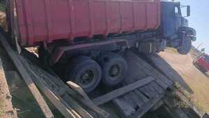 Puente de madera colapsa en distrito de Ñeembucu