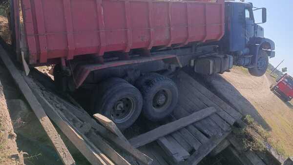 Puente de madera colapsa en distrito de Ñeembucu