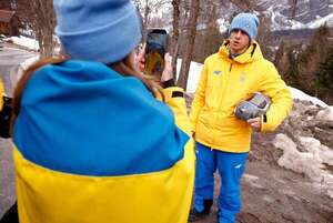 Milano-Cordina: Zelenski condecora al deportista ucraniano descalificado de los Juegos - Polideportivo - ABC Color