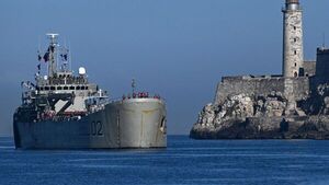 Dos buques de México llegan a Cuba con más de 800 toneladas de víveres